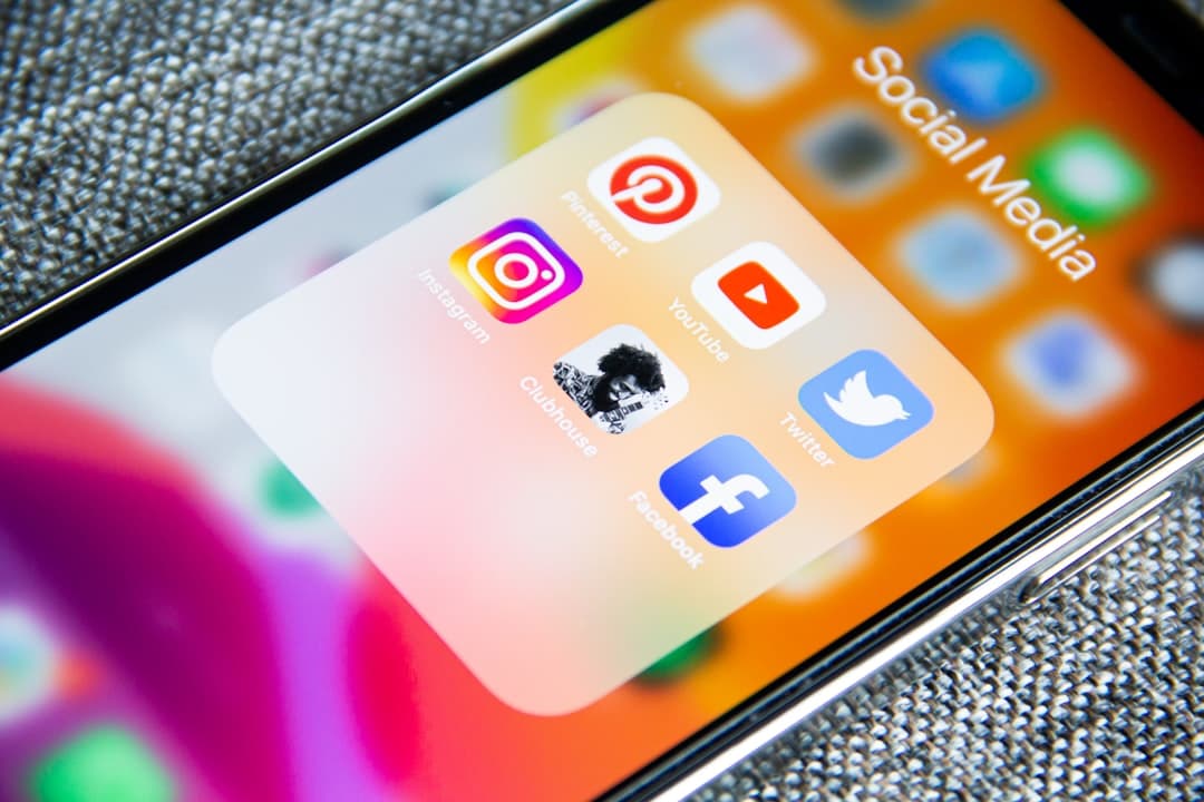 Smartphone social media content creator